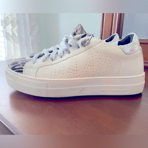 P448.  Size 37.  Leopard print on white. - Picture 4 of 6